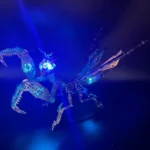 3D kovová stavebnice Mechanická kudlanka – 1200+ dílů fialová